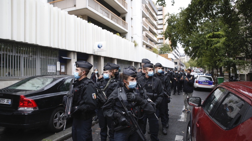 Bộ trưởng Nội vụ Pháp: Vụ tấn công bằng dao nhằm vào nhà báo là hành động khủng bố