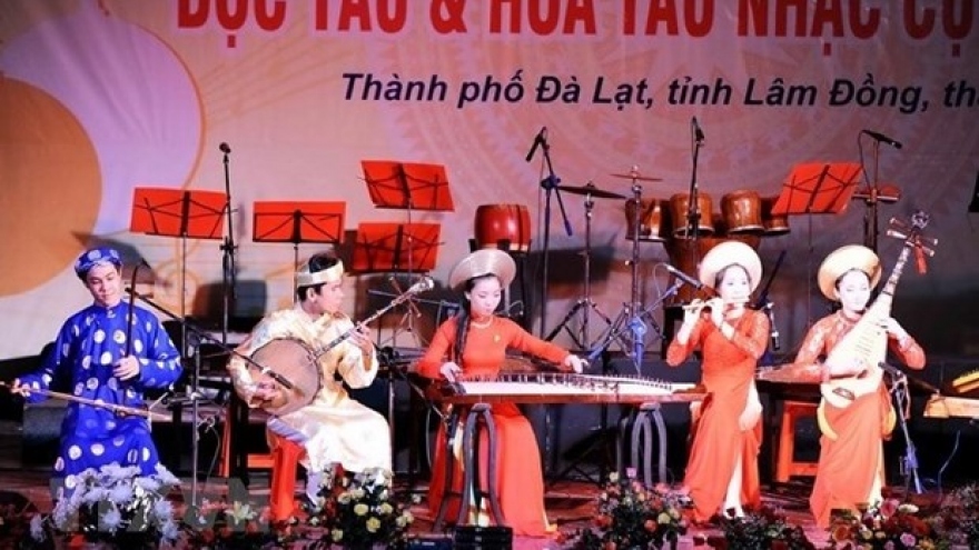 Traditional instrument solo and orchestra contest held in five cities