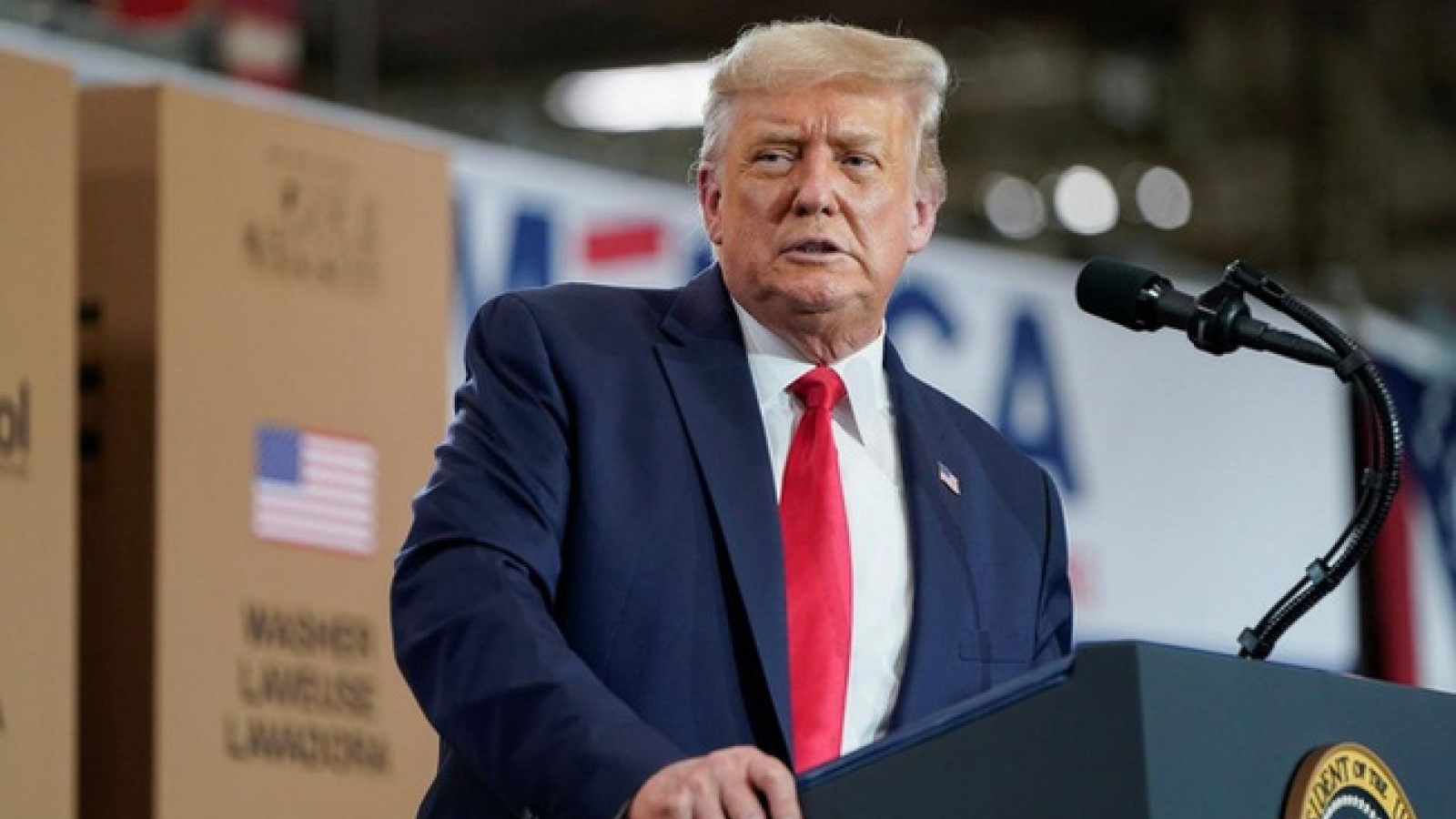 Tỷ lệ không ủng hộ ông Trump ngang bằng 2 cựu tổng thống một nhiệm kỳ 