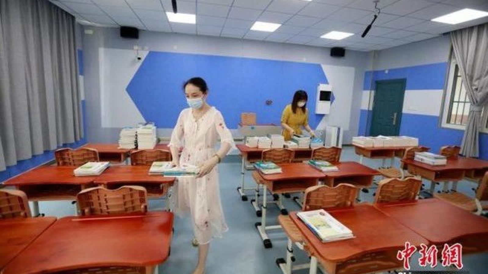 Học sinh Vũ Hán (Trung Quốc) chính thức trở lại trường sau thời gian cách ly