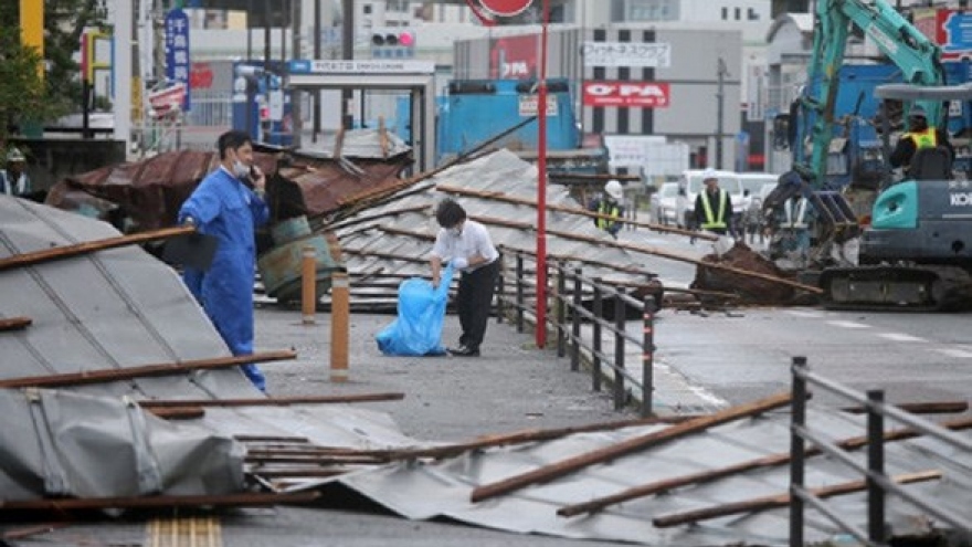 Authorities search for two Vietnamese apprentices missing in typhoon in Japan