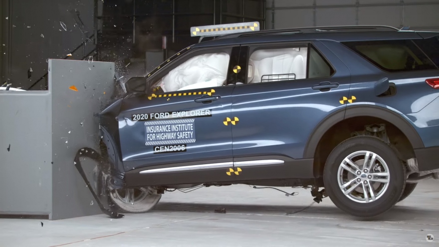 Ford Explorer 2020 đạt kết quả ấn tượng trong các bài kiểm tra an toàn của IIHS