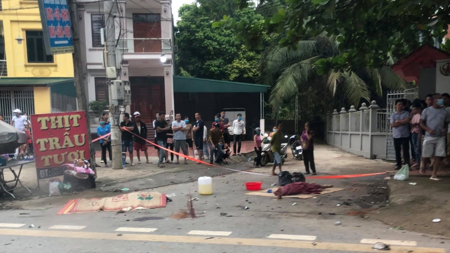 Ô tô va chạm xe máy khiến 3 người phụ nữ tử vong ở Phú Thọ
