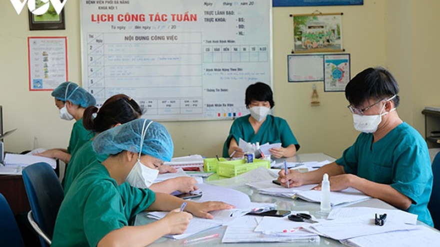 Tập trung chống dịch Covid-19, bác sĩ làm việc quên Tết Độc lập