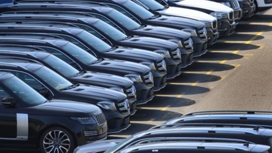 Auto sales fall 14% in August