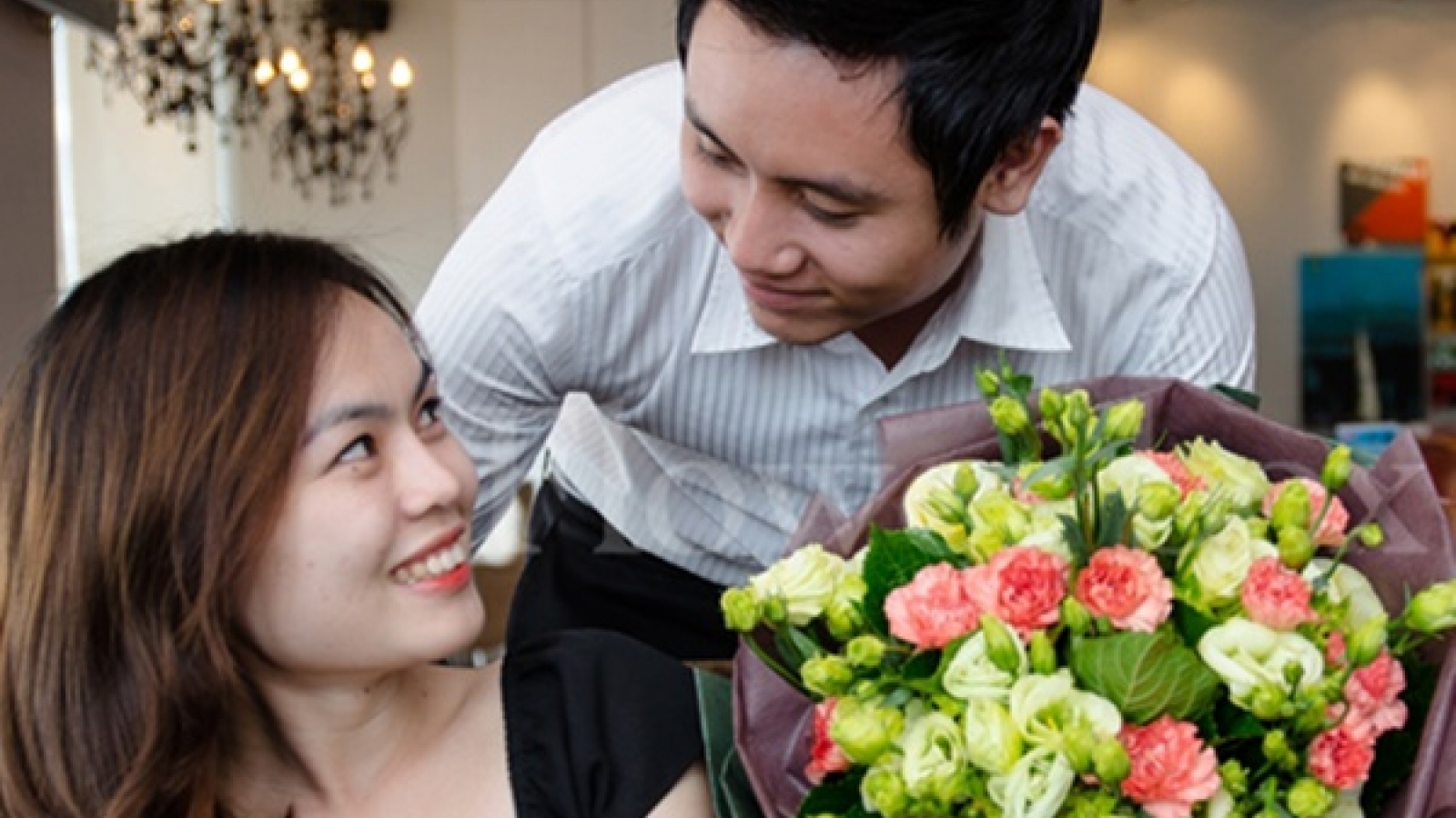 Phụ nữ hãy yêu mình hơn, đừng ngại nhận quà