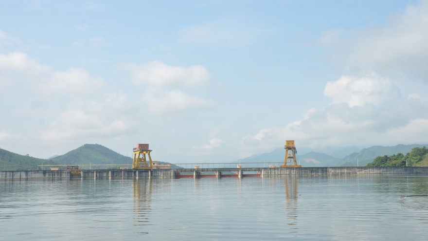 Mưa lũ khiến hồ Tuyên Quang mở khẩn cấp 1 cửa xả đáy