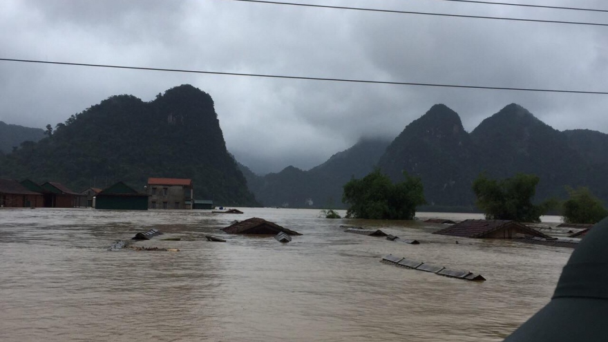 Thiệt hại do mưa lũ ở miền Trung tiếp tục tăng lên