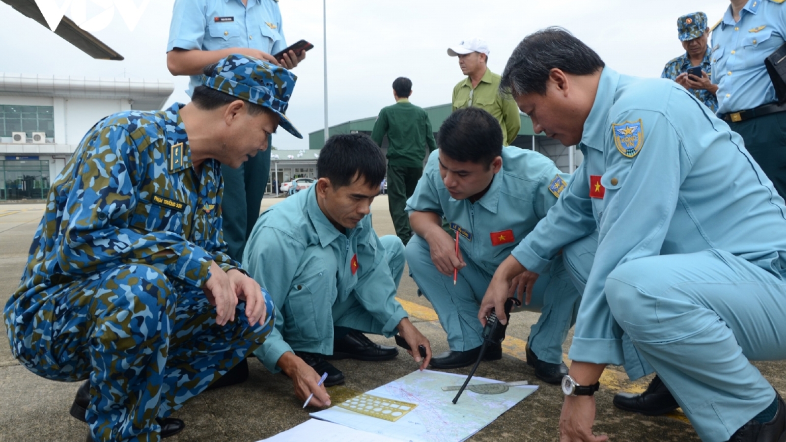 Military forces intensifies rescue operations at Rao Trang 3 Hydropower Plant