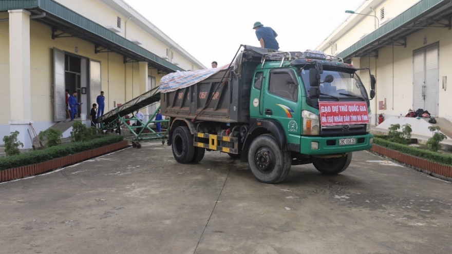 Cách nào để hàng dự trữ quốc gia đến với người dân vùng lũ sớm nhất?