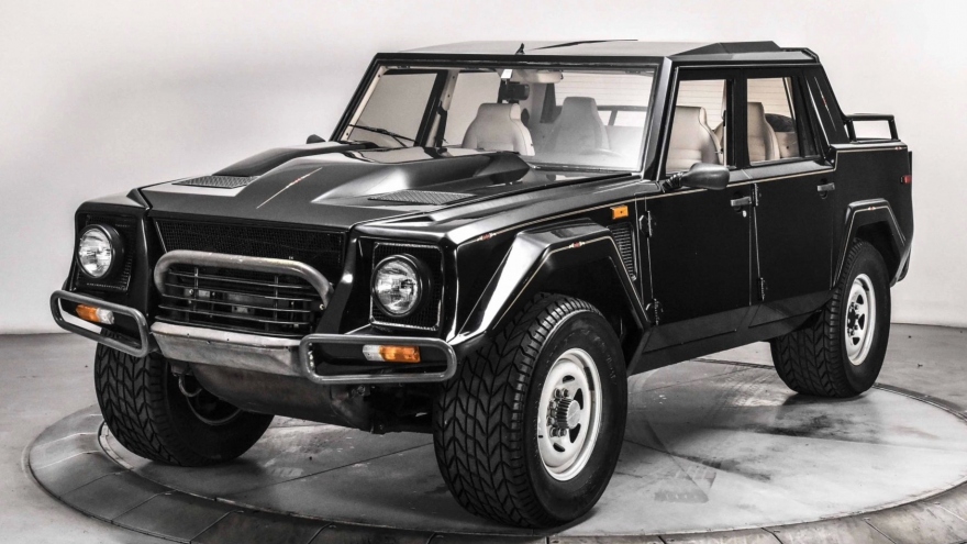 Lamborghini LM002 sau hơn 30 năm vẫn được rao bán hơn 200.000 USD