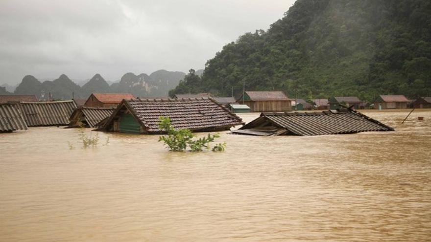 Bão lũ dồn dập ở miền Trung: Nhân tai hay thiên tai?