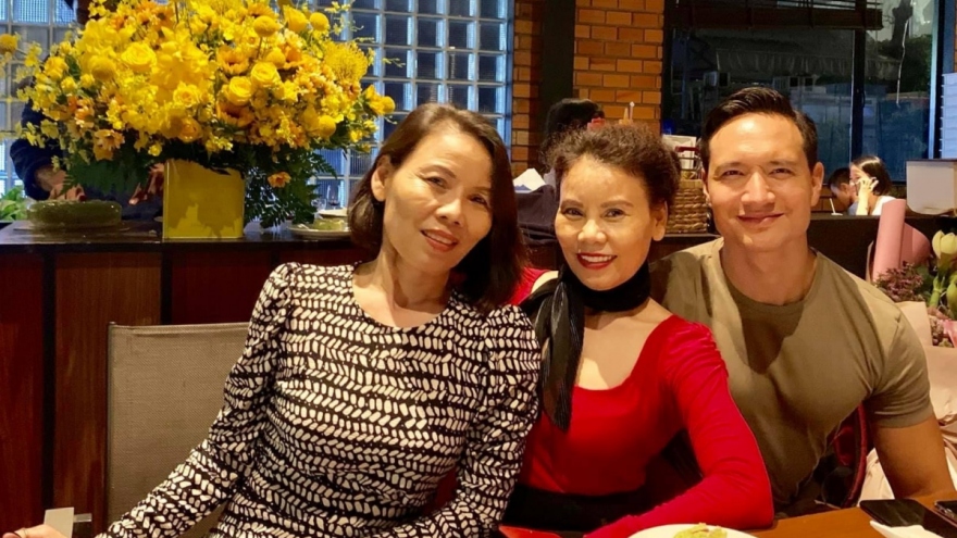 Chuyện showbiz: Kim Lý chúc mừng sinh nhật mẹ Hồ Ngọc Hà