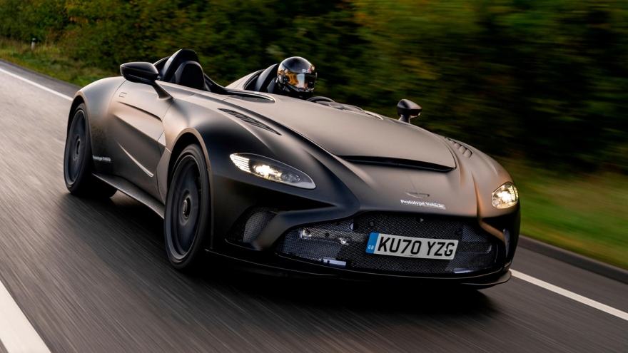 Aston Martin V12 Speedster lần đầu xuất hiện trên phố