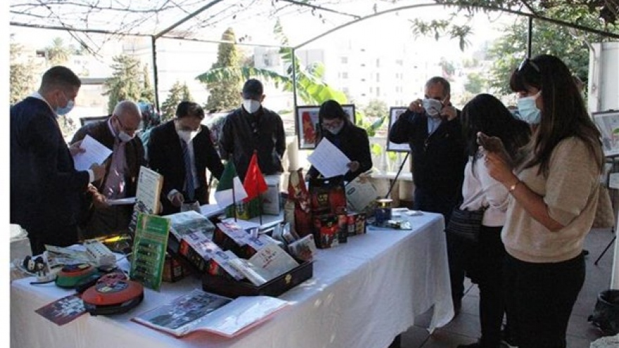 Photo exhibition marks 58th anniversary of relations with Algeria 