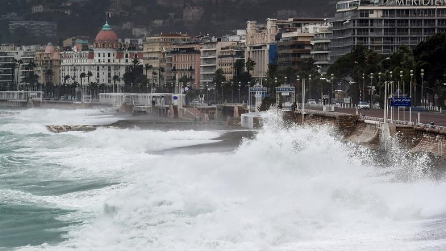 Bão lụt nghiêm trọng ở khu vực biên giới Pháp-Italy, 8 người mất tích