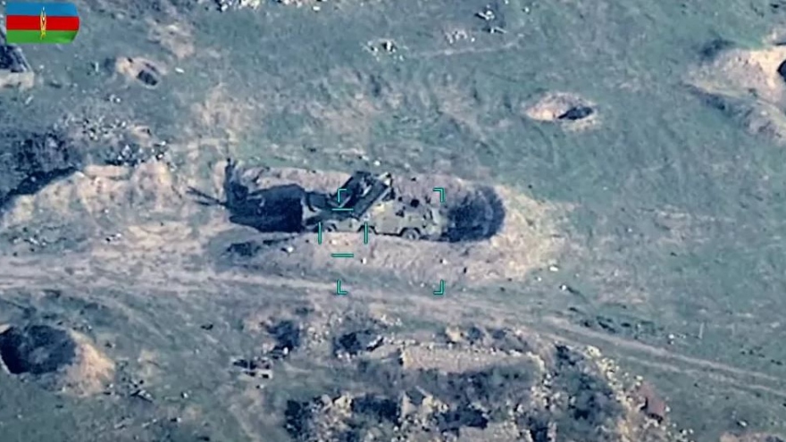 Azerbaijan công bố video phá hủy kho đạn dược và xe tăng của Armenia