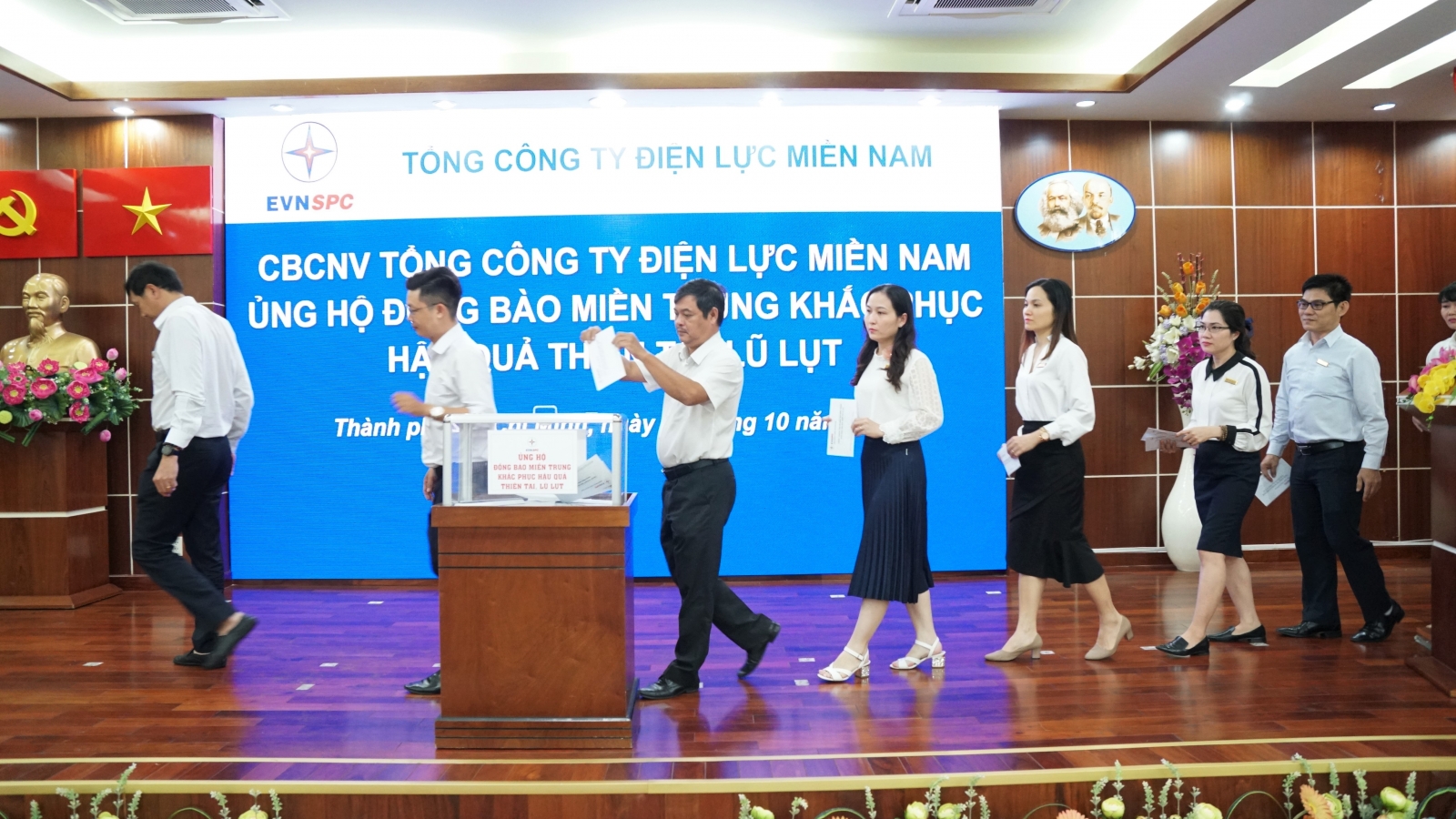 Điện lực miền Nam ủng hộ trên 3,6 tỷ khắc phục thiên tai cho đồng bào miền Trung