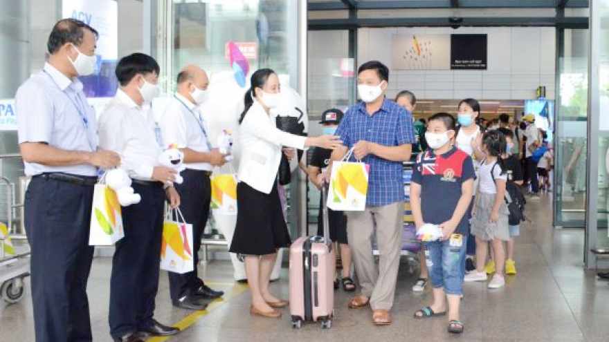 Former COVID-19 hotspot Da Nang receives first tourists 