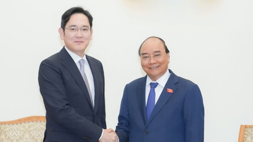Thủ tướng đề nghị Samsung đầu tư nhà máy sản xuất sản phẩm bán dẫn tại Việt Nam 