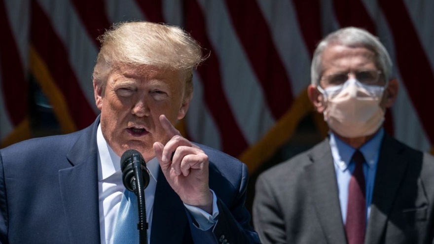 Tổng thống Trump gọi Tiến sỹ Fauci là “thảm họa”
