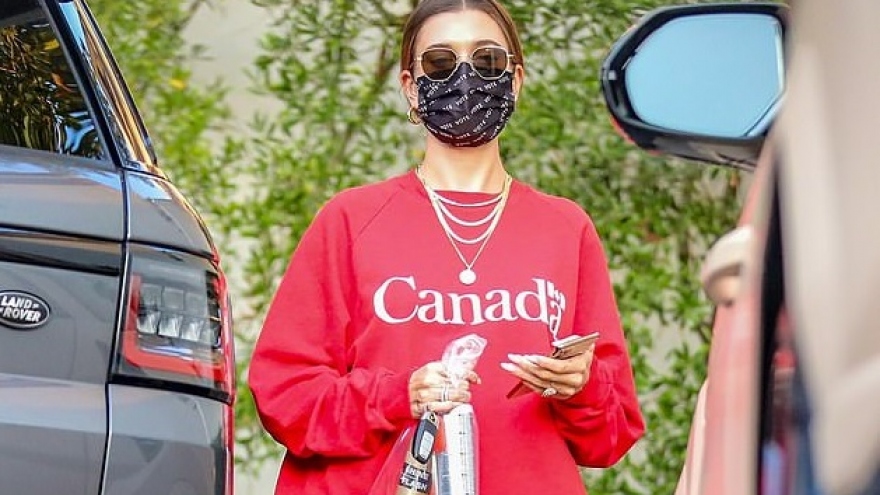 Hailey Baldwin tái xuất nổi bật khi đi làm đẹp ở Mỹ