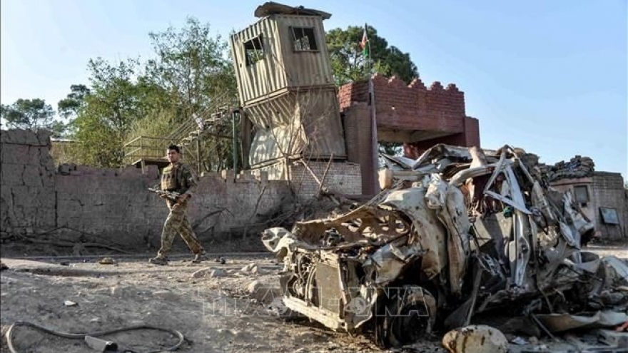 Đánh bom xe làm ít nhất 12 người chết và 100 người bị thương tại Afghanistan
