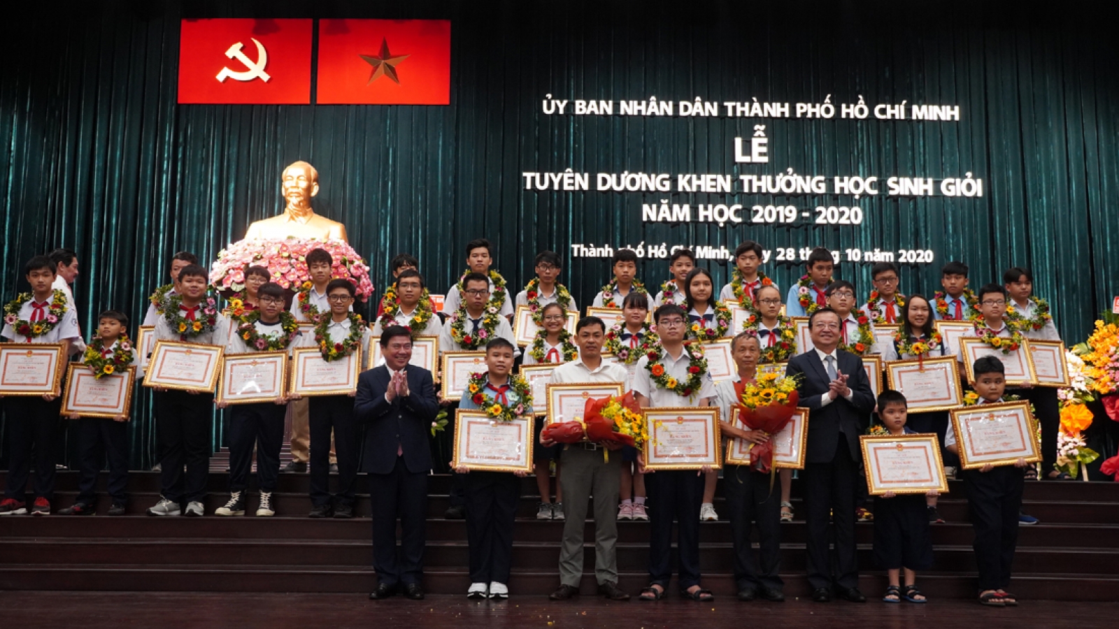 Trao thưởng 150 triệu đồng cho học sinh đạt giải Cuộc thi Olympic Toán Quốc tế