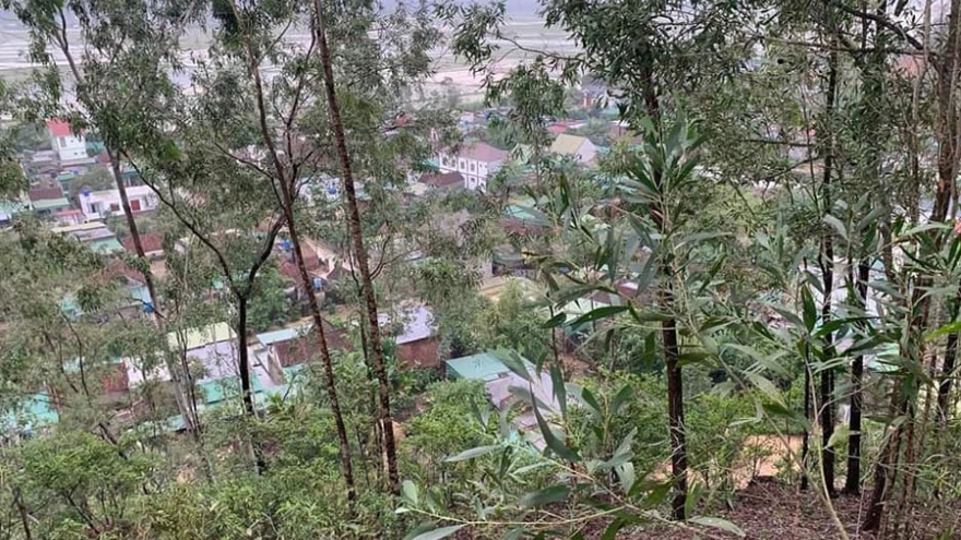 Nghệ An xuất hiện vết nứt dài trên núi Rày, di dời khẩn cấp 39 hộ dân