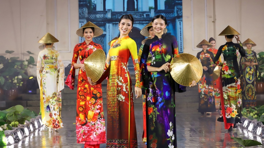 Designer Hoai Nam debuts collection featuring heritage sites at Ao Dai Festival