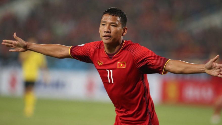 Vietnamese footballers unite to assist flood victims
