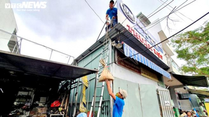 Central Vietnam rushes to mitigate impact of Typhoon Molave