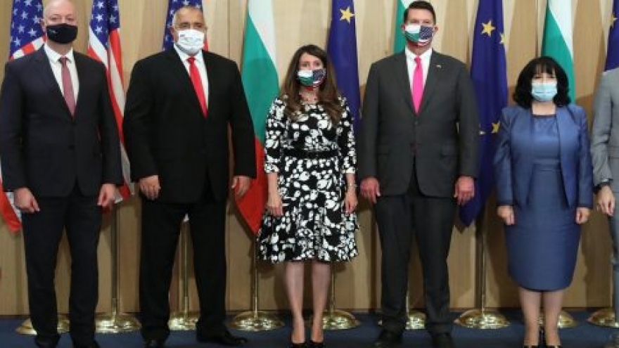 Các thành viên chính phủ Bulgaria phải cách ly vì Thủ tướng mắc Covid-19