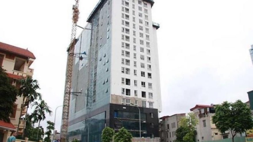 Phá dỡ xong tầng 18 tòa nhà 8B Lê Trực