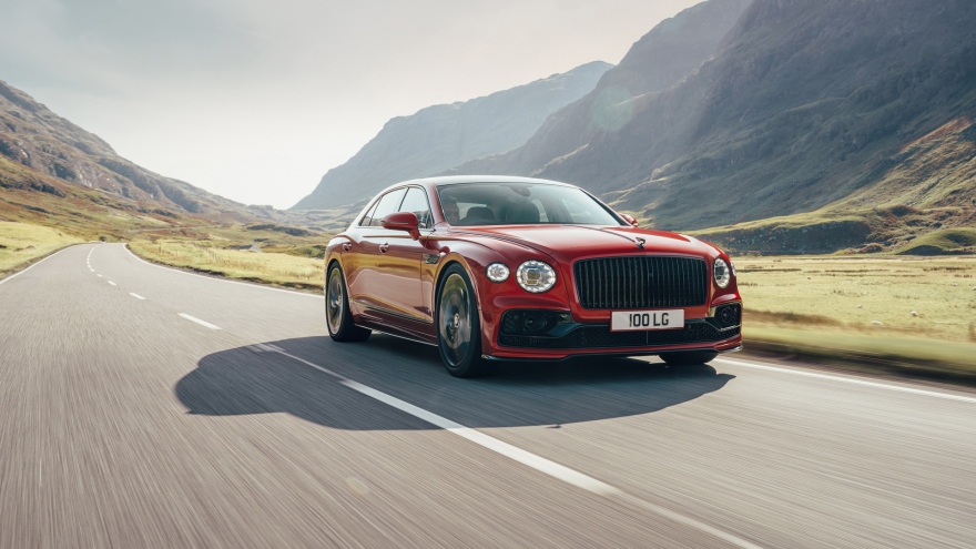 Bentley ra mắt sedan siêu sang Flying Spur V8