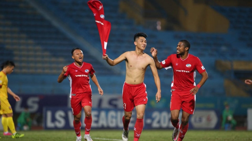 Người hùng của Viettel bị "treo giò" ở trận gặp Hà Nội FC vì cởi áo ăn mừng 