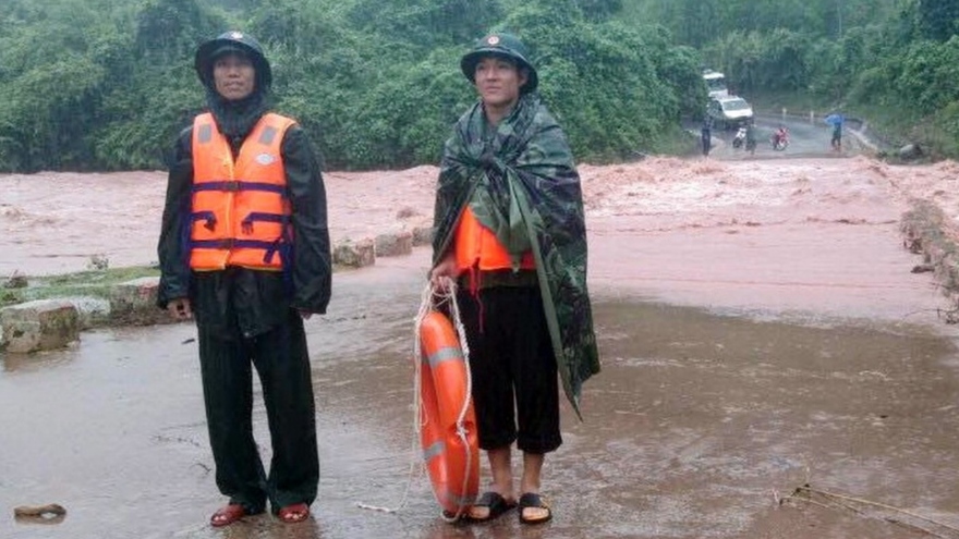 Mưa lớn gây chia cắt giao thông, ngập cục bộ tại các huyện miền núi Quảng Trị