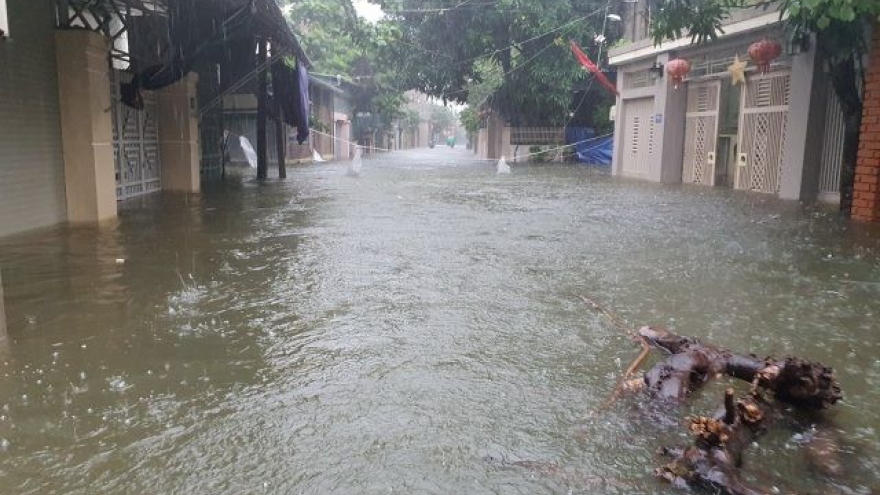  Hôm nay miền Bắc lạnh về đêm và sáng, miền Trung vẫn có mưa to