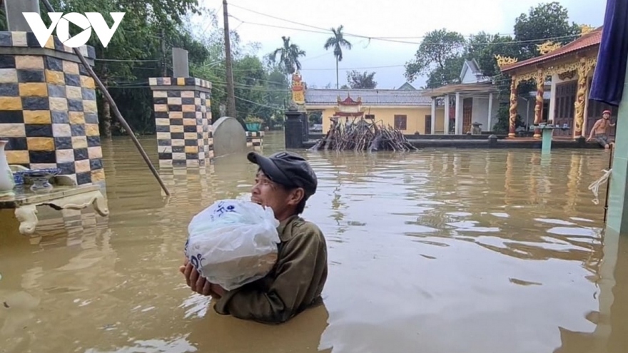 Central provinces on flood alert as typhoon Molave weakens