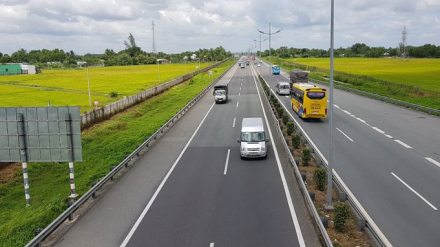 Nâng cấp hệ thống chiếu sáng trên cao tốc TPHCM – Trung Lương