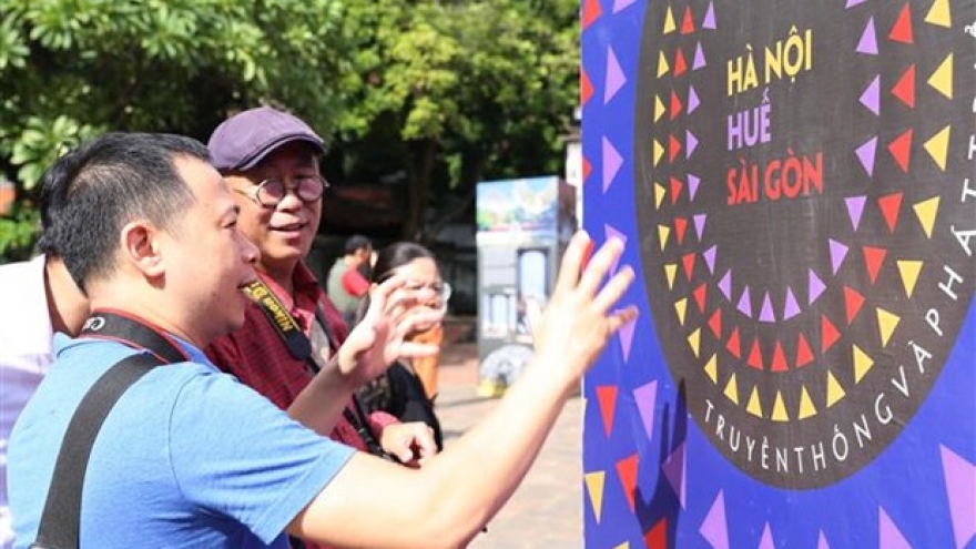 Hanoi hosts exhibition on sisterly major cities
