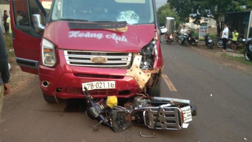 Đấu đầu xe khách, tài xế xe máy thiệt mạng