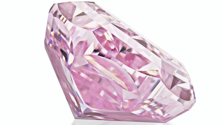 Sotheby's sắp bán đấu giá viêm kim cương tím hồng siêu hiếm
