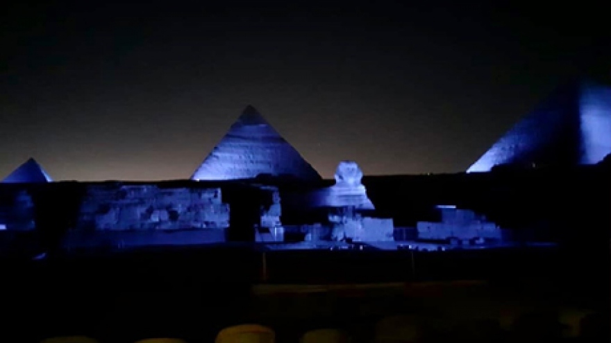 Ai Cập chiếu sáng Kim tự tháp nhân kỷ niệm 75 năm thành lập Liên Hợp Quốc
