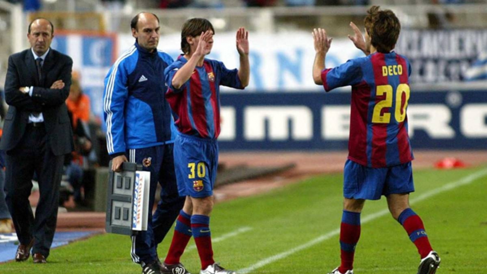 Ngày này năm xưa: Messi chính thức ra mắt Barca