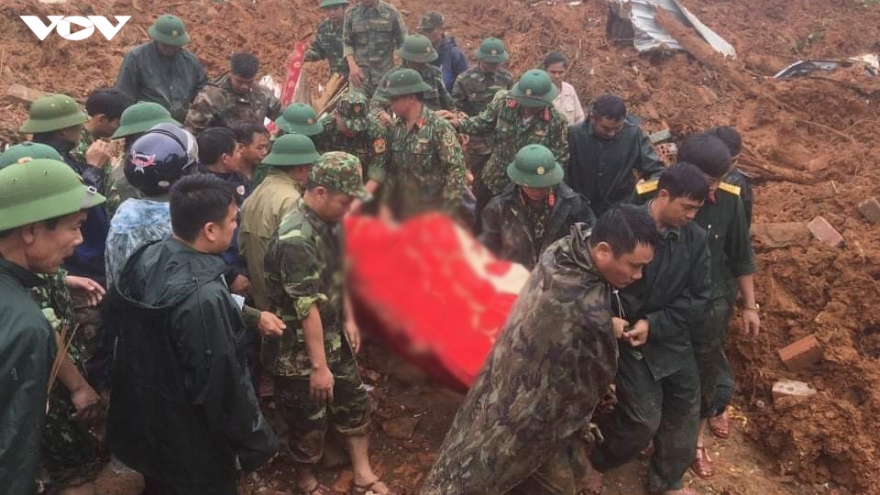 Một đoàn cứu hộ lại bị lũ cuốn ở Quảng Trị, 1 công an thiệt mạng và 4 cán bộ mất tích