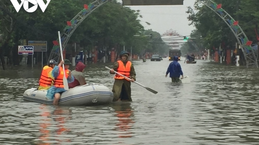 Vietnamese embassy in UK raises funds for flood-hit localities