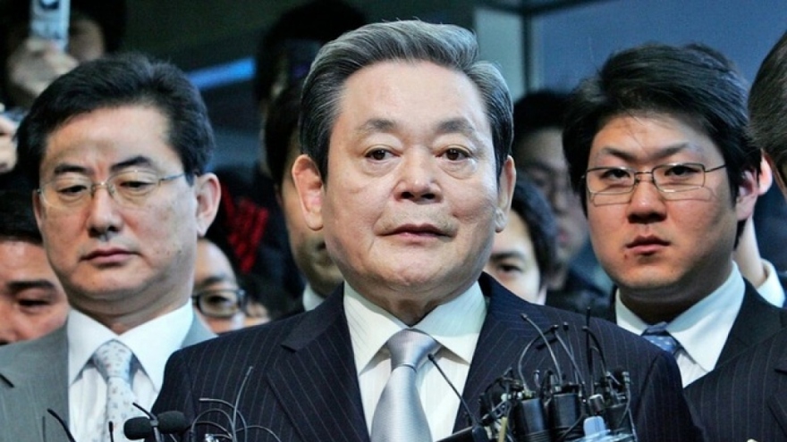 Chủ tịch tập đoàn Samsung qua đời: Tổng thống Hàn Quốc gửi hoa và thư chia buồn