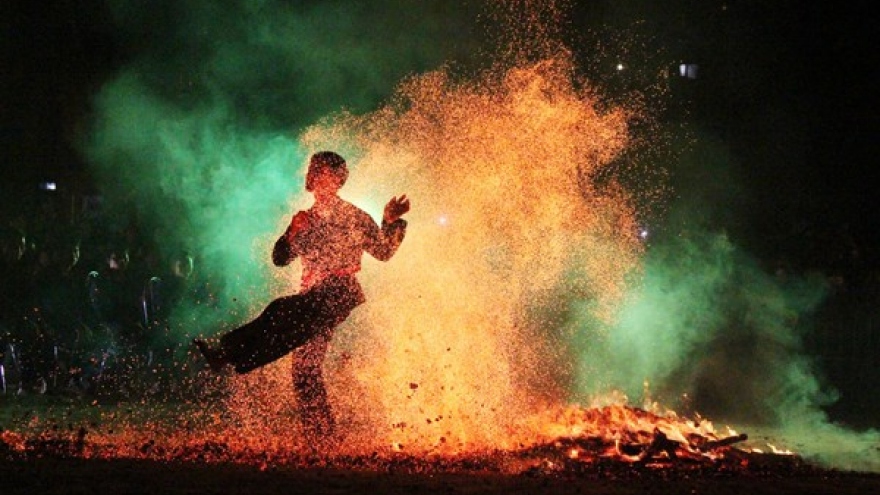 Fire-jumping ceremony of Red Dao ethnic group becomes national intangible heritage