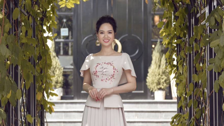 Cuộc sống của người đẹp đất cảng Mai Phương sau 18 năm đăng quang Hoa hậu Việt Nam